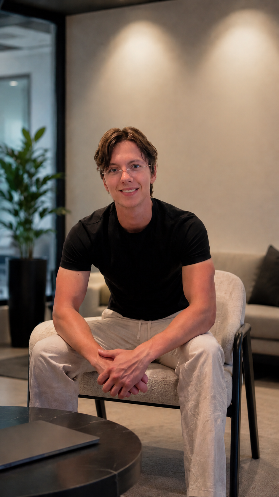 Porträtt av Julian Jansson, grundare för Kwiq Industrial